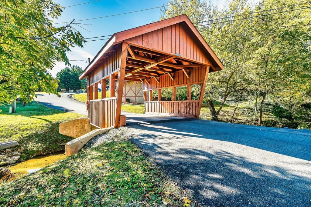 Cabin With New Hot Tub, Near Dollywood .2Bd.2Ba.Sleeps6.Bbq Sevierville Exterior photo