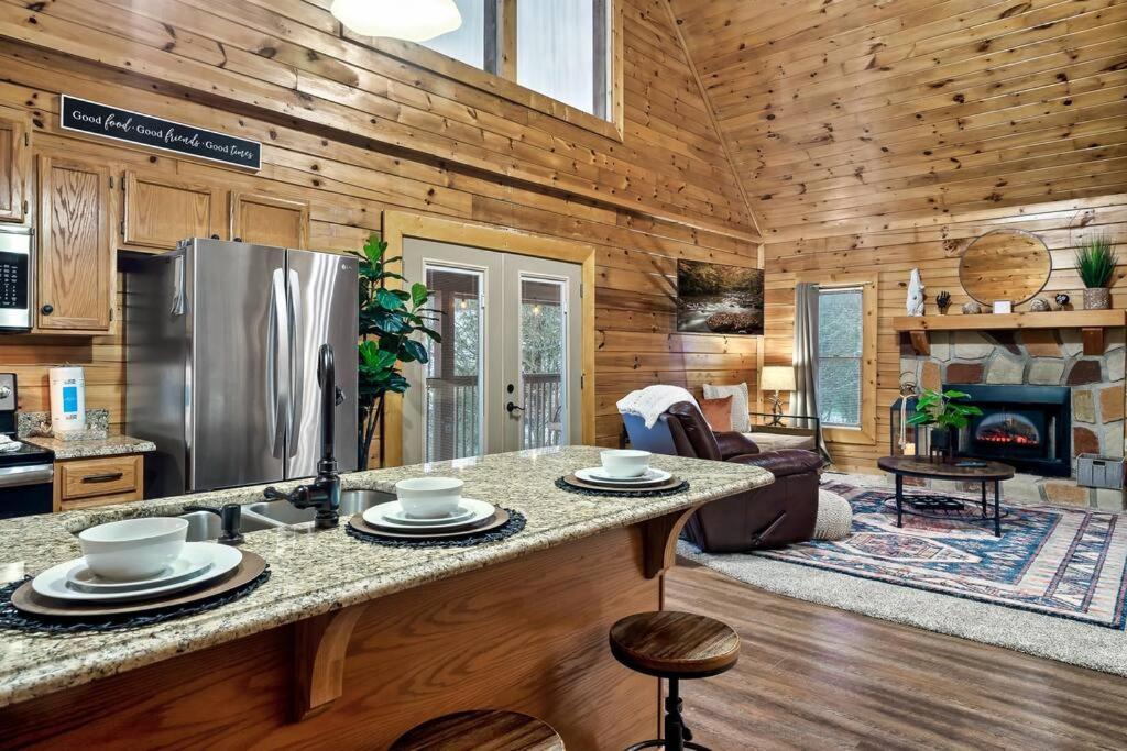 Cabin With New Hot Tub, Near Dollywood .2Bd.2Ba.Sleeps6.Bbq Sevierville Exterior photo