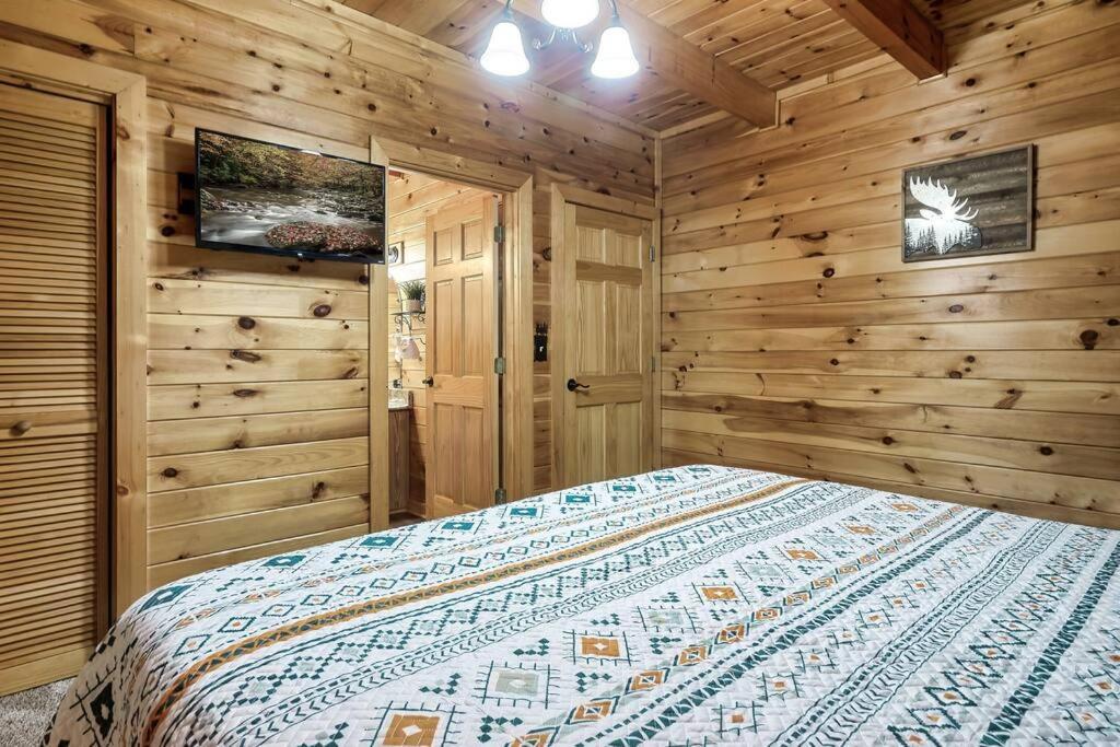 Cabin With New Hot Tub, Near Dollywood .2Bd.2Ba.Sleeps6.Bbq Sevierville Exterior photo