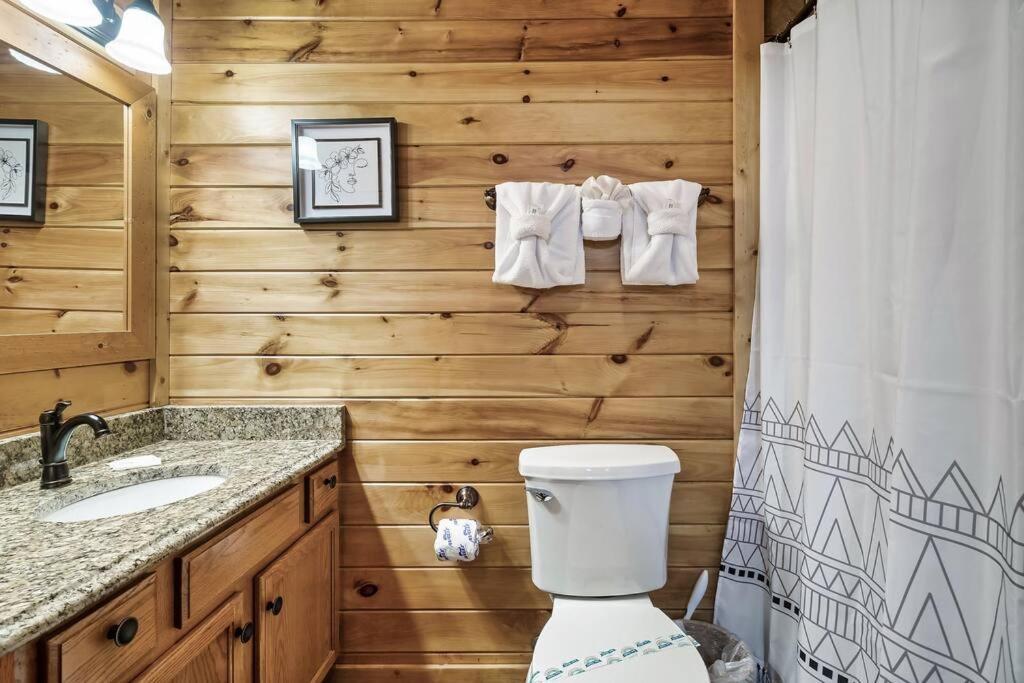 Cabin With New Hot Tub, Near Dollywood .2Bd.2Ba.Sleeps6.Bbq Sevierville Exterior photo