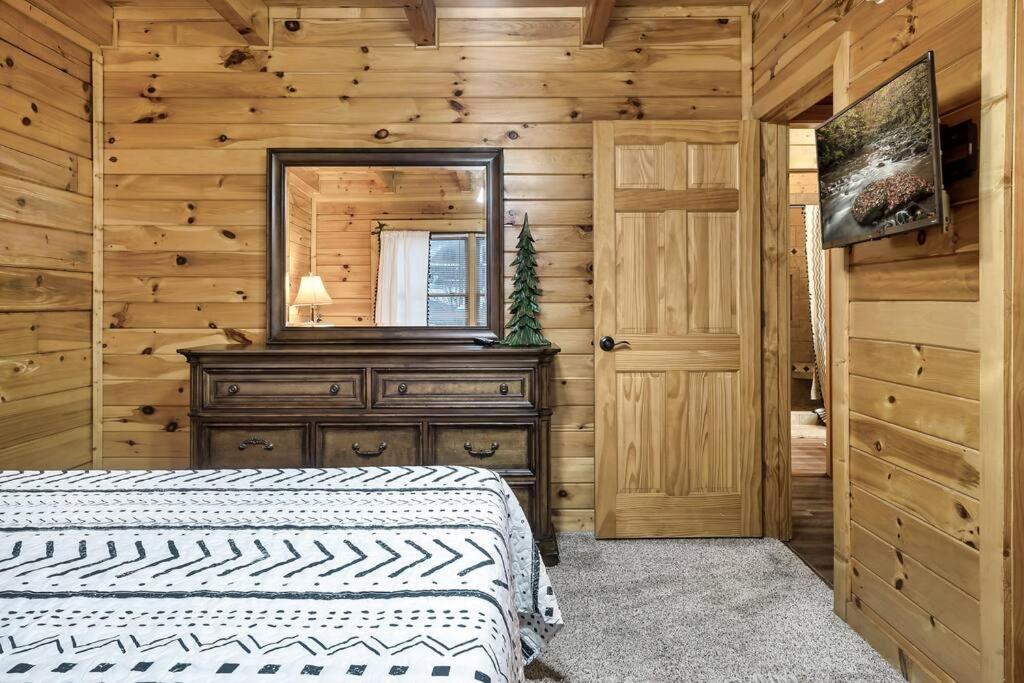 Cabin With New Hot Tub, Near Dollywood .2Bd.2Ba.Sleeps6.Bbq Sevierville Exterior photo