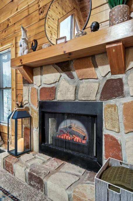 Cabin With New Hot Tub, Near Dollywood .2Bd.2Ba.Sleeps6.Bbq Sevierville Exterior photo