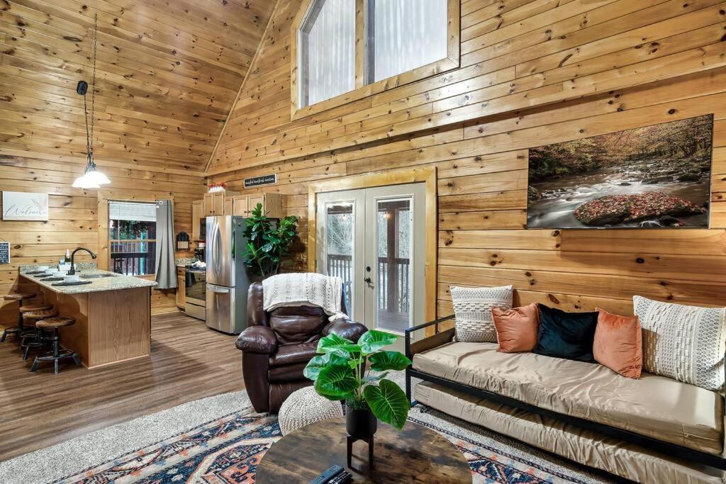 Cabin With New Hot Tub, Near Dollywood .2Bd.2Ba.Sleeps6.Bbq Sevierville Exterior photo